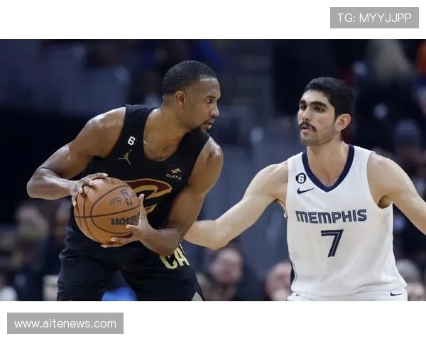 东部与西部球队对决分析谁将赢得赛季冠军荣耀