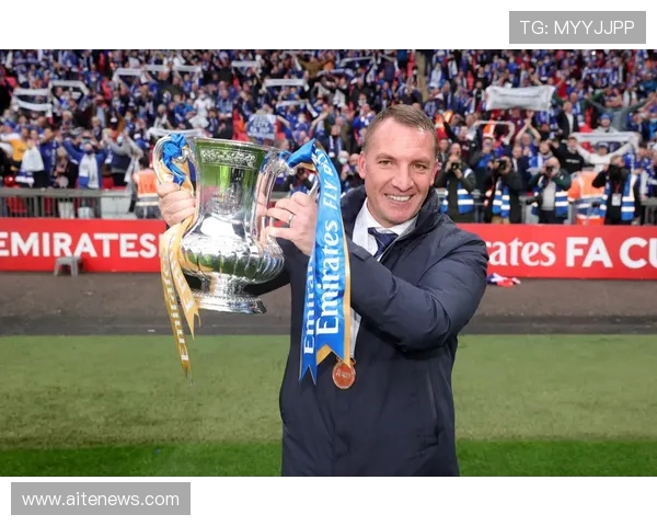 范戴克领衔的后防线如何重塑球队防守体系与战术风格